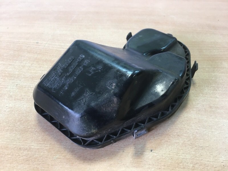 Запчасть крышка фары передняя левая Ford Focus 2004 CB4 1324266 контрактная Крышка фары передняя левая Ford Focus 2004 CB4 1324266 контрактная