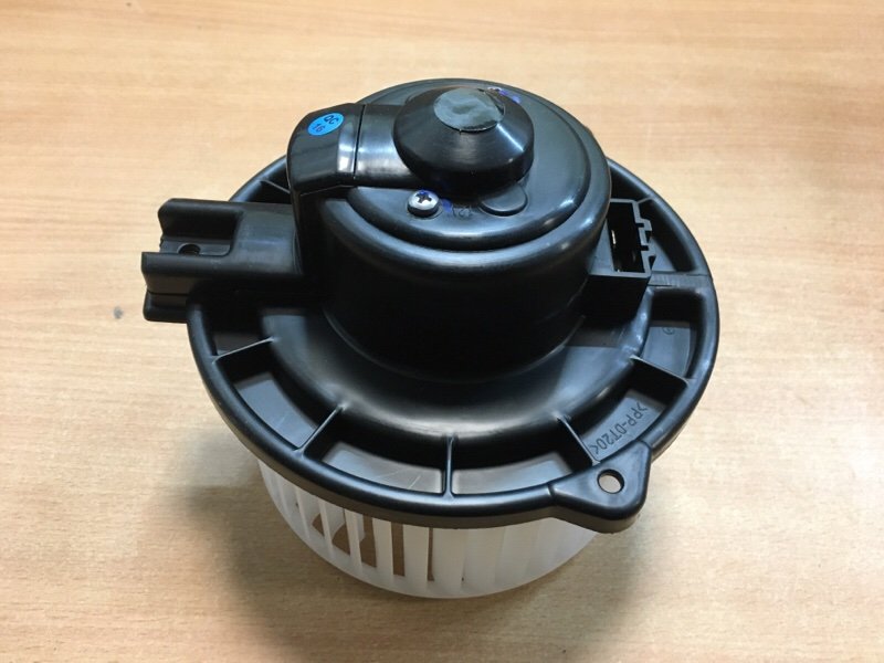 Запчасть мотор печки Mitsubishi Pajero 1999 402181 новая Мотор печки Mitsubishi Pajero 1999 402181 новая