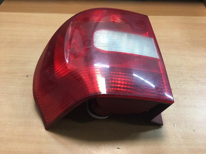 Фонарь задний правый Skoda Yeti 5L