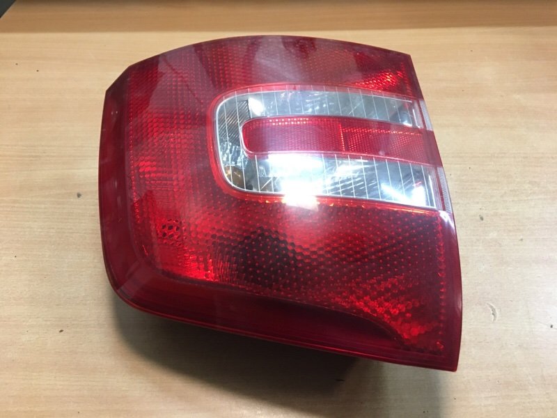 Фонарь задний правый Skoda Octavia A5