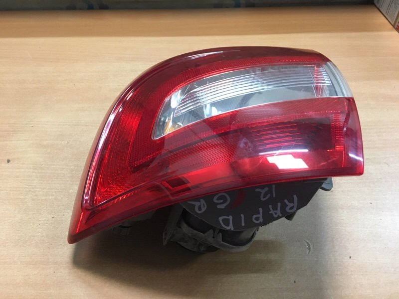 Фонарь задний правый Skoda Rapid