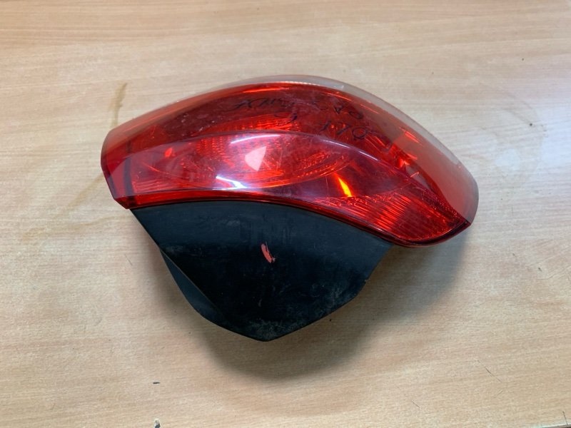 Фонарь задний левый Volkswagen Golf (6)