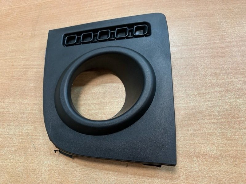 Накладка противотуманной фары передняя правая Ford Fusion