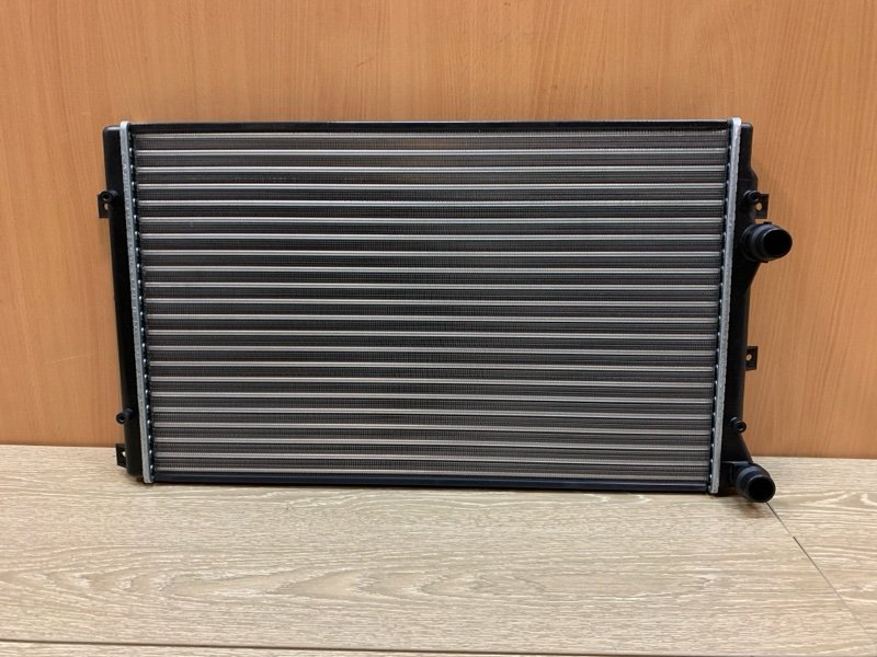 Радиатор охлаждения Audi A3 2004 535280 новая