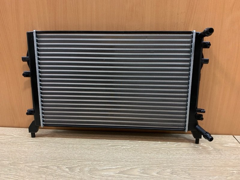 Запчасть радиатор охлаждения Audi A3 2008 525294 новая Радиатор охлаждения Audi A3 2008 525294 новая