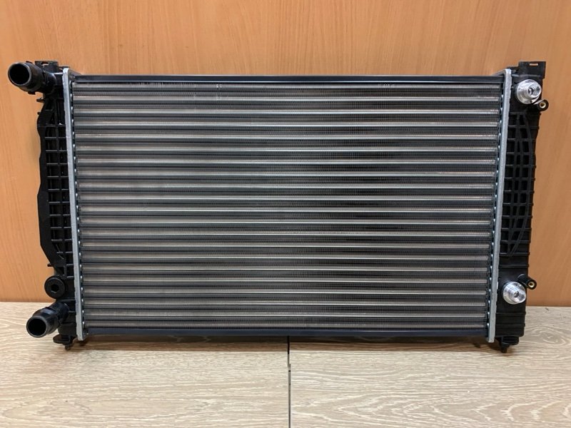 Радиатор охлаждения Audi A4 1994 B5 530499 новая
