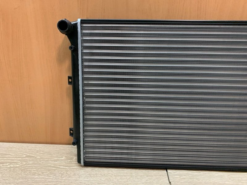 Радиатор охлаждения Sharan 2010