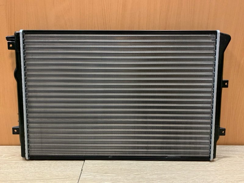 Радиатор охлаждения Sharan 2010