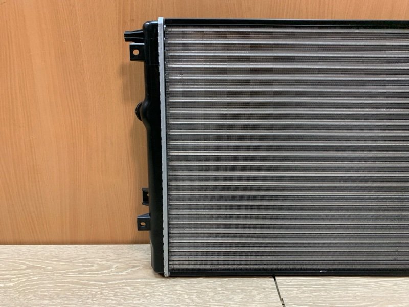 Радиатор охлаждения Sharan 2010