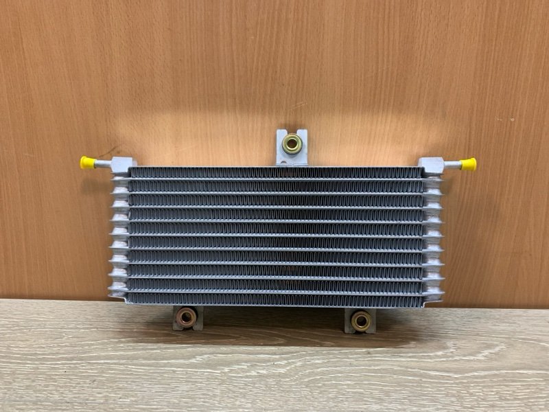 Радиатор масляный Nissan Qashqai 2013 708546 новая