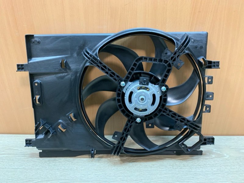 Вентилятор радиатора Corsa D 2006