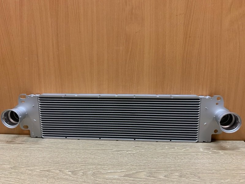 Радиатор интеркуллера Volkswagen Transporter 2003 526683 новая