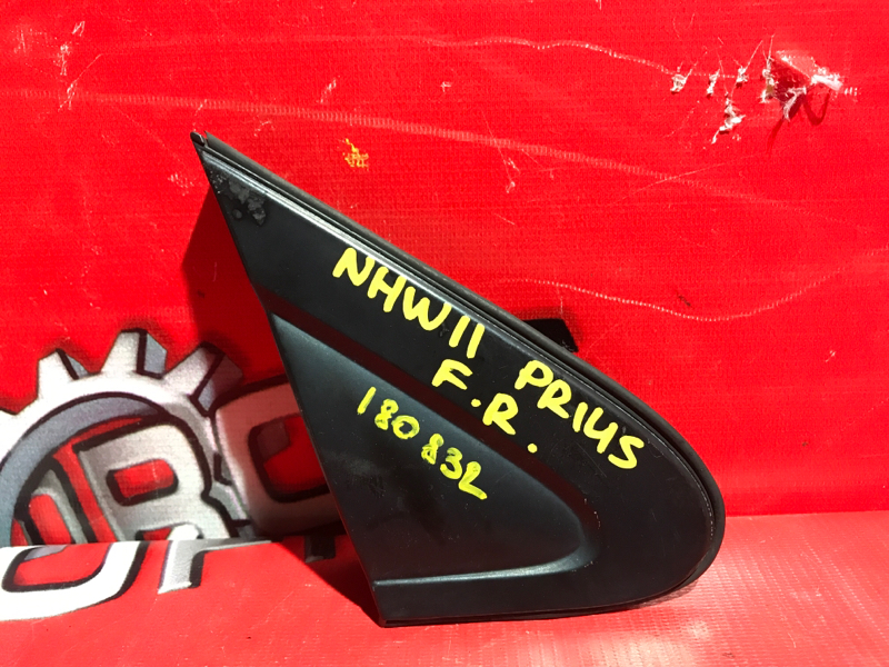 Накладка на крыло Toyota Prius NHW10 1NZ-FXE 1997 правая (б/у)