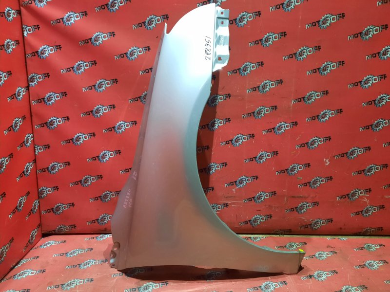 Крыло Toyota Avensis AZT250 1AZ-FSE 2002 переднее правое (б/у)
