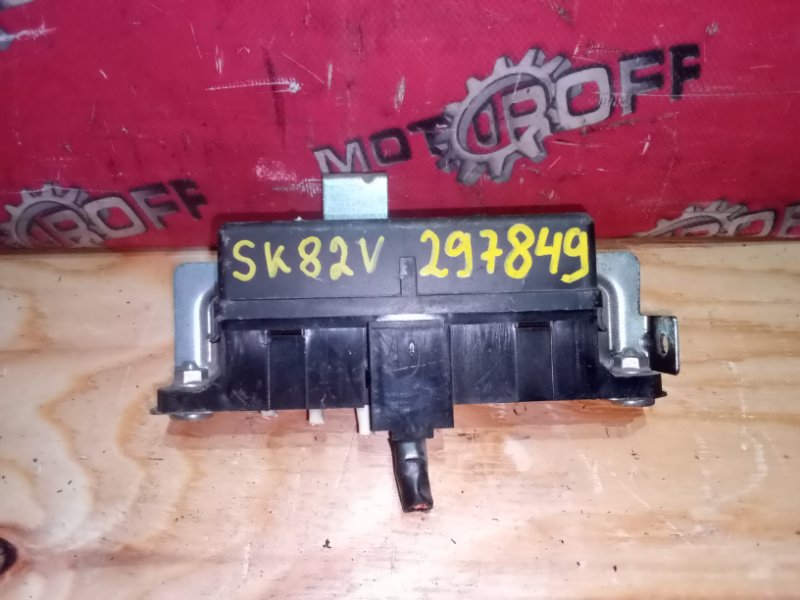 Блок реле и предохранителей Mazda Bongo SK82 F8 1999 (б/у)