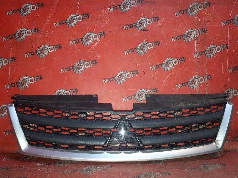 Решетка радиатора Mitsubishi Outlander CW5W 4B12 (б/у)
