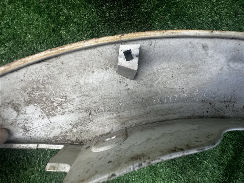 Накладка на крыло задняя левая Suzuki Escudo TX92W Накладка на крыло задняя левая Suzuki Escudo TX92W