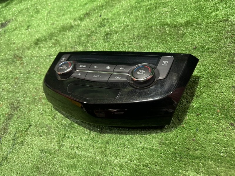 Блок управления климат-контролем Nissan X-TRAIL T32 mr20dd Блок управления климат-контролем Nissan X-TRAIL T32 mr20dd