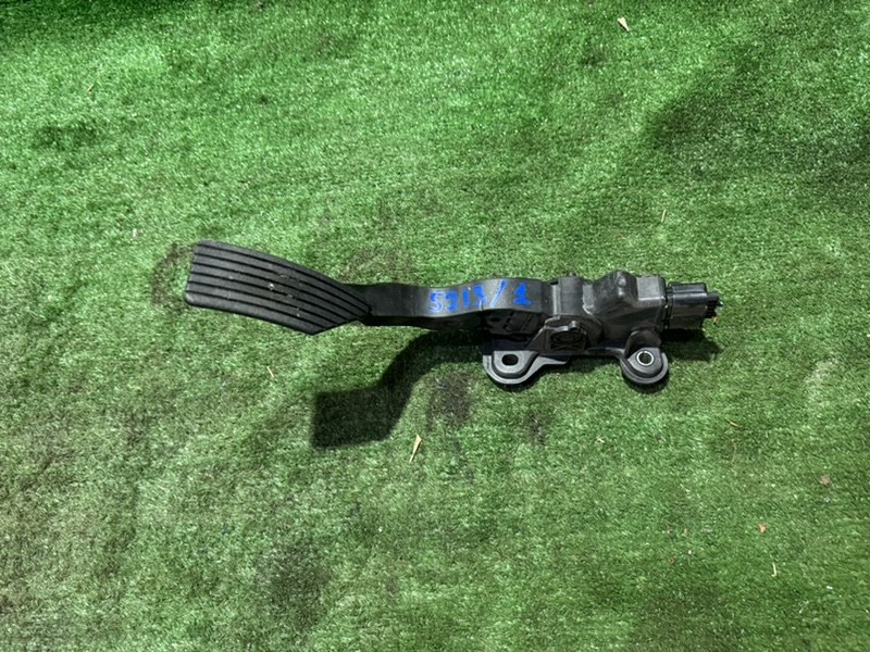 Запчасть педаль газа Mitsubishi OUTLANDER 2014(5213) GF7W 1600a101 контрактная Педаль газа Mitsubishi OUTLANDER 2014(5213) GF7W 1600a101 контрактная