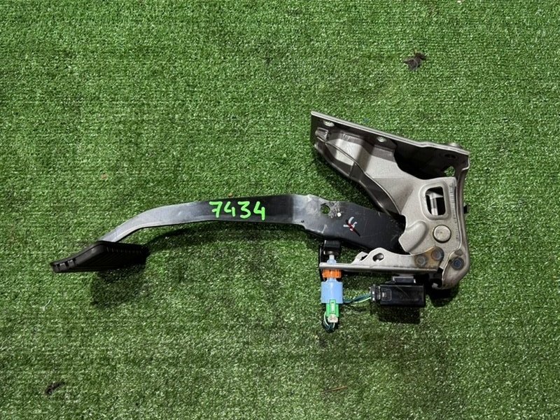 Запчасть педаль тормоза Mitsubishi RVR 2011(7434) GA3W 4B10 8624a002 контрактная Педаль тормоза Mitsubishi RVR 2011(7434) GA3W 4B10 8624a002 контрактная