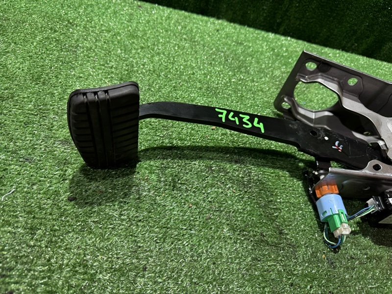 Педаль тормоза RVR 2011(7434) GA3W 4B10 Педаль тормоза RVR 2011(7434) GA3W 4B10