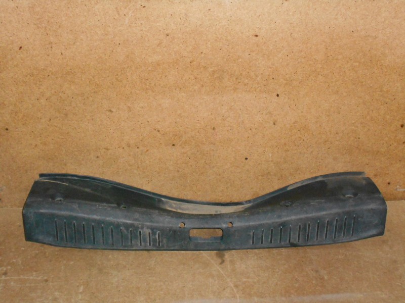 Обшивка багажника - панель задка Ford Focus 2 2004-2011