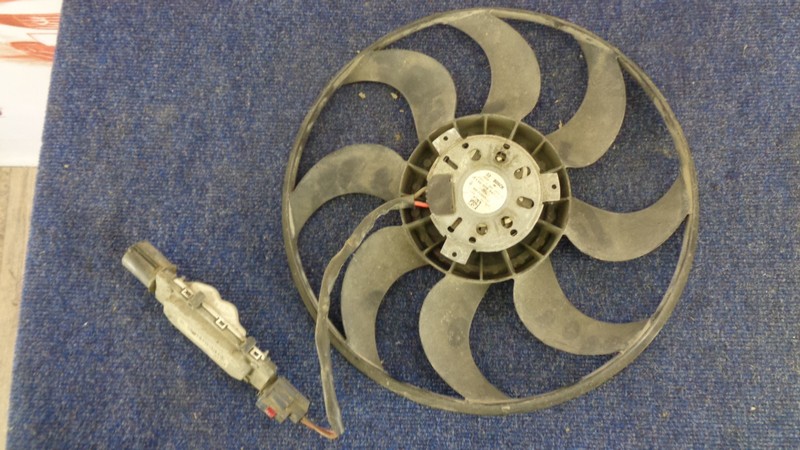 Вентилятор радиатора охлаждения - крыльчатка с мотором Ford Focus 3 2010-2019