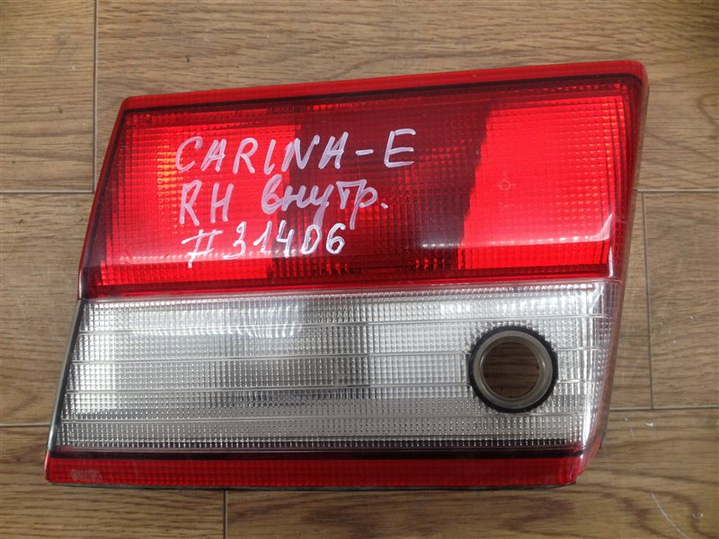Фонарь правый - вставка в дверь / крышку багажника Toyota Carina-E (1991-1996)