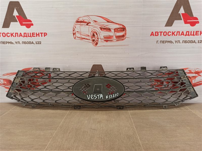 Решетка радиатора Lada Vesta