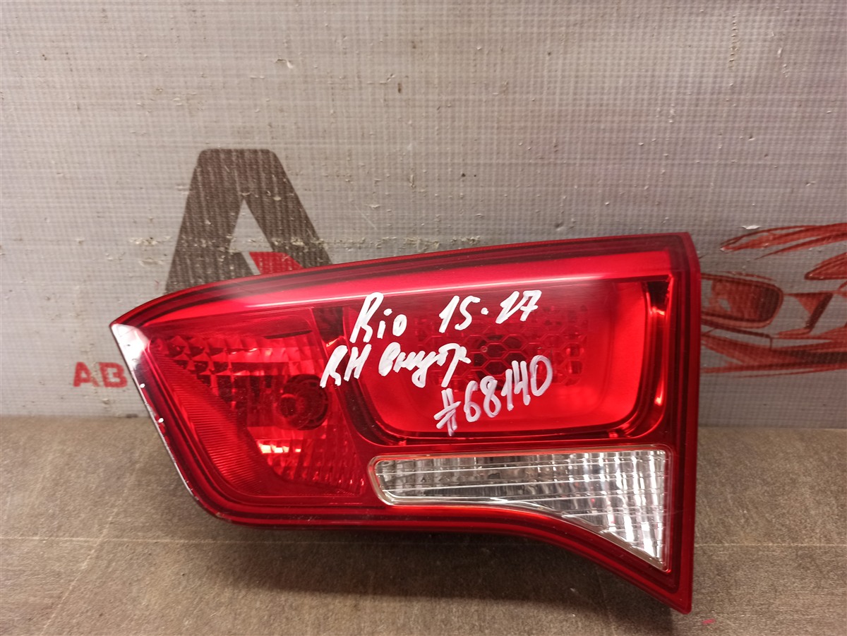 Фонарь правый - вставка в дверь / крышку багажника Kia Rio (2011-2017) 2015