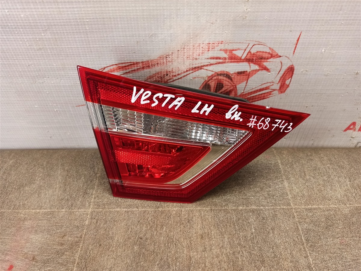 Фонарь левый - вставка в дверь / крышку багажника Lada Vesta
