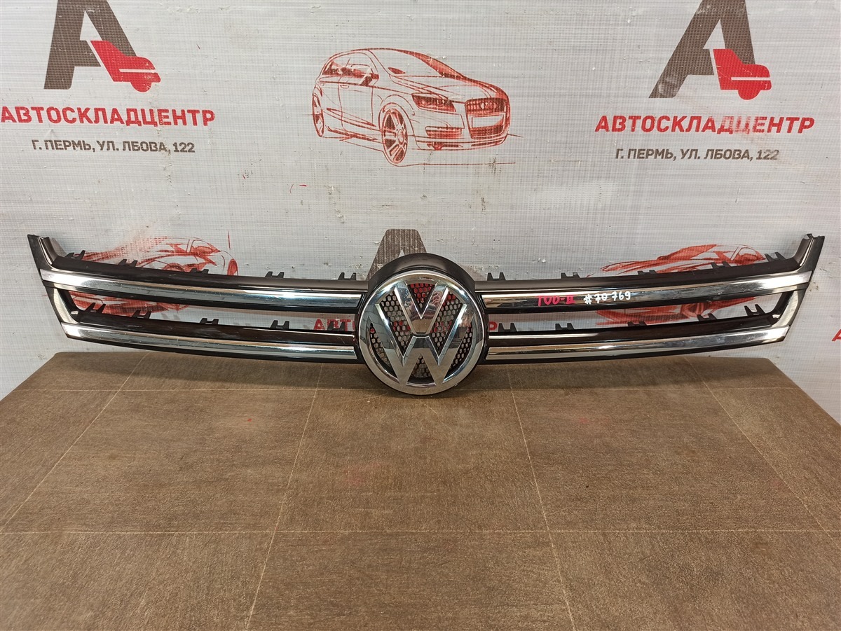 Решетка радиатора - молдинг Volkswagen Touareg (2010 - 2018) 2010