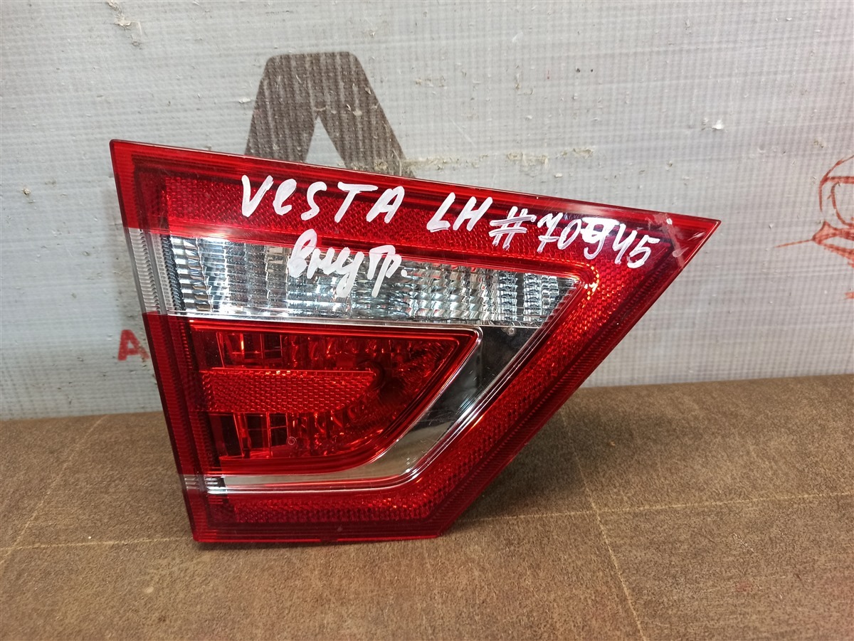 Фонарь левый - вставка в дверь / крышку багажника Lada Vesta