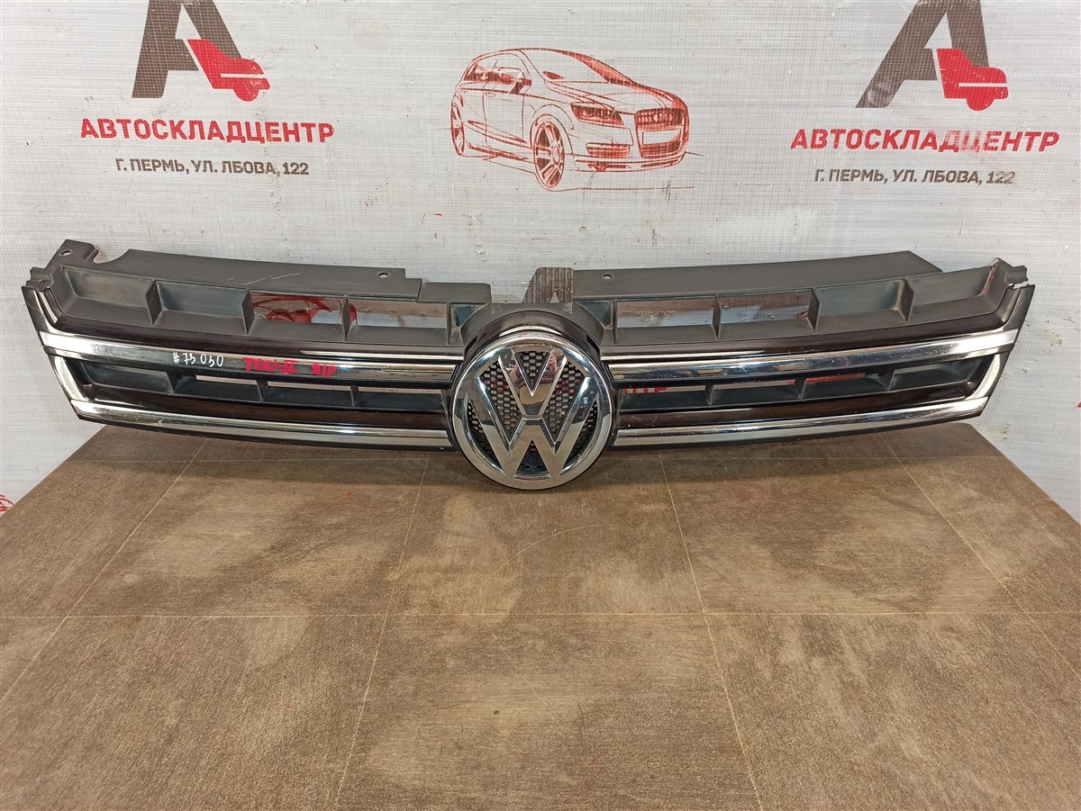Решетка радиатора Volkswagen Touareg (2010 - 2018) 2010