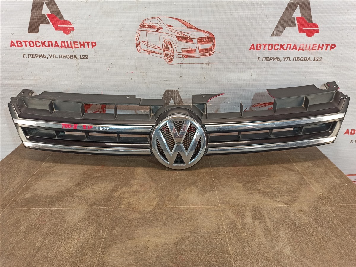Решетка радиатора Volkswagen Touareg (2010 - 2018) 2010
