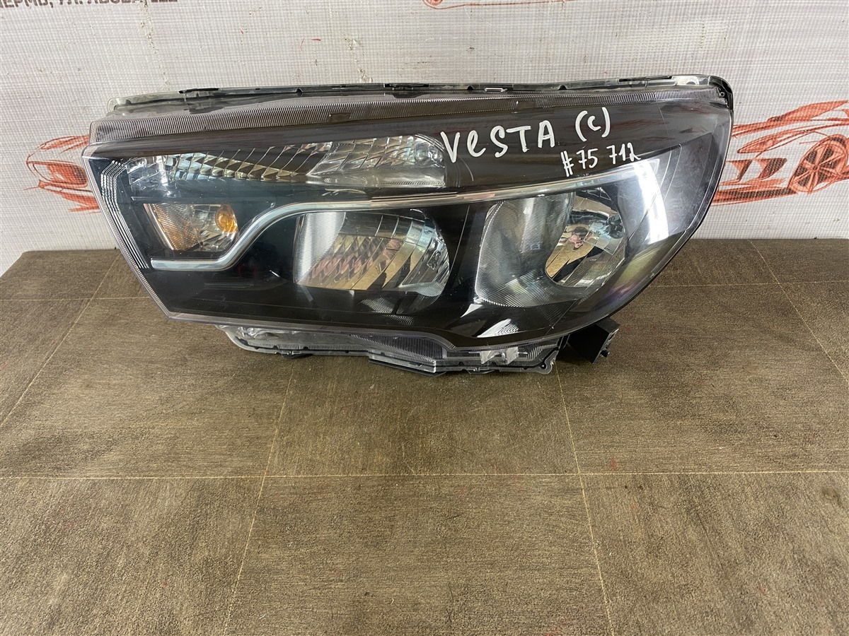 Фара левая Lada Vesta