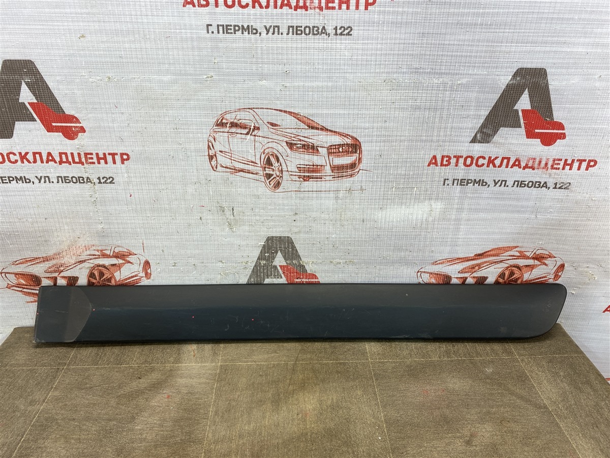 Молдинг двери задней левой Lada Largus