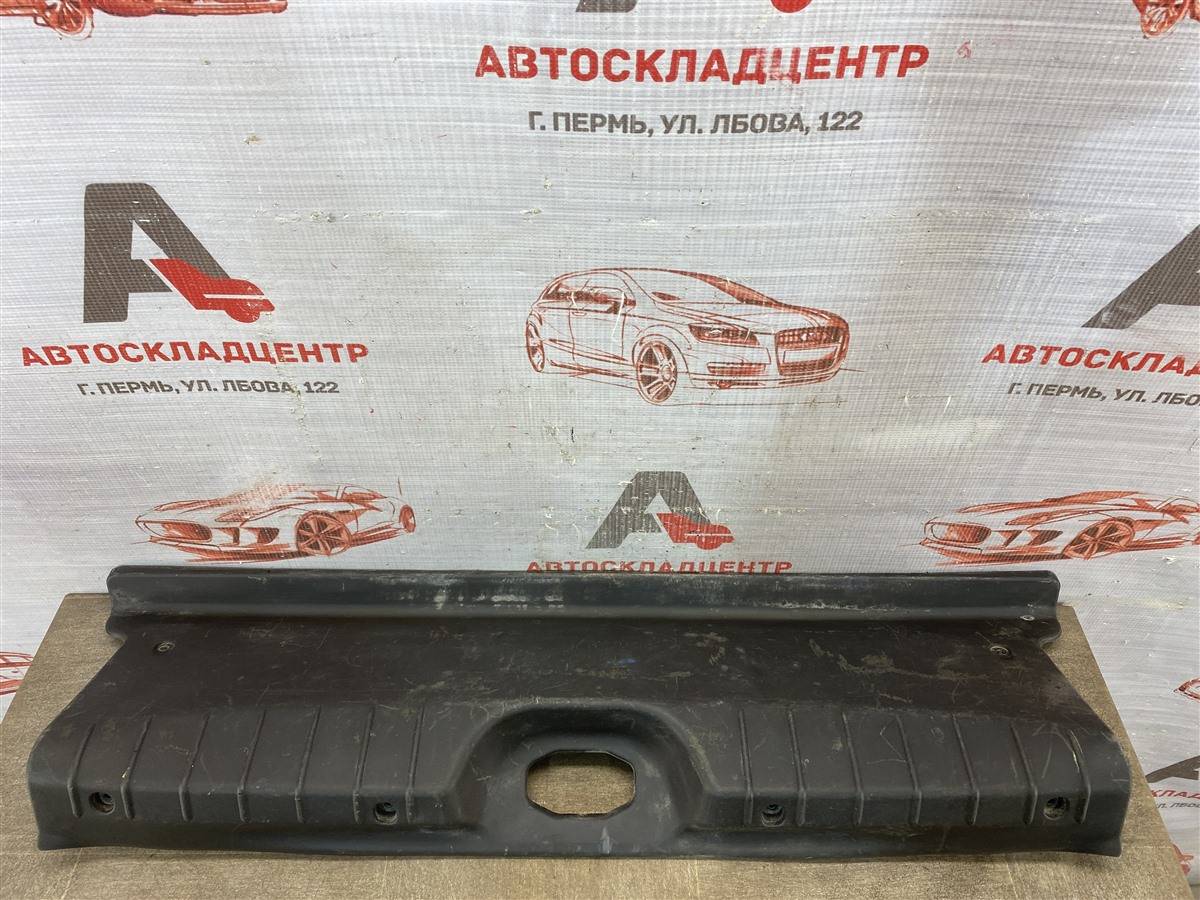 Обшивка багажника - панель задка Lada Vesta