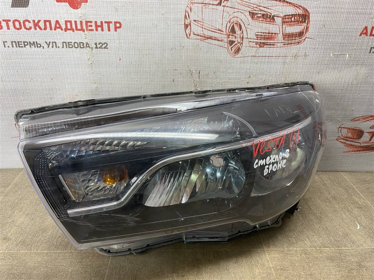 Фара левая Lada Vesta Фара левая Lada Vesta