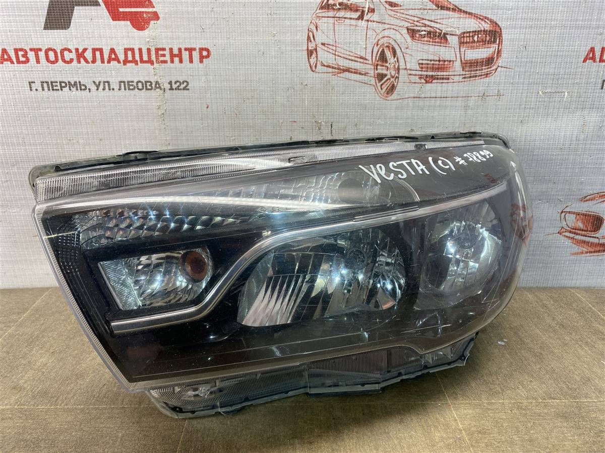 Фара левая Lada Vesta Фара левая Lada Vesta