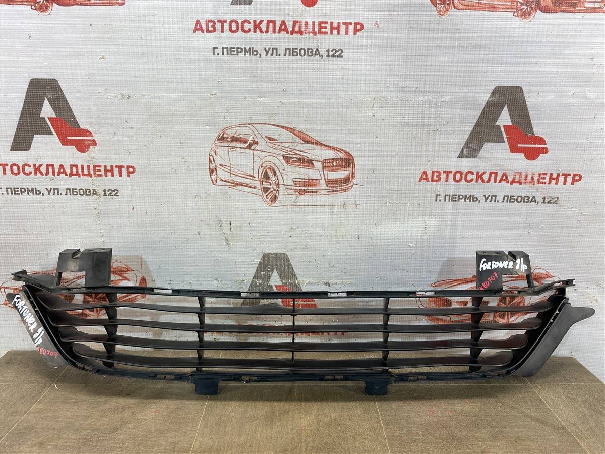 Решетка бампера переднего Toyota Fortuner (An160) 2015-Н.в.