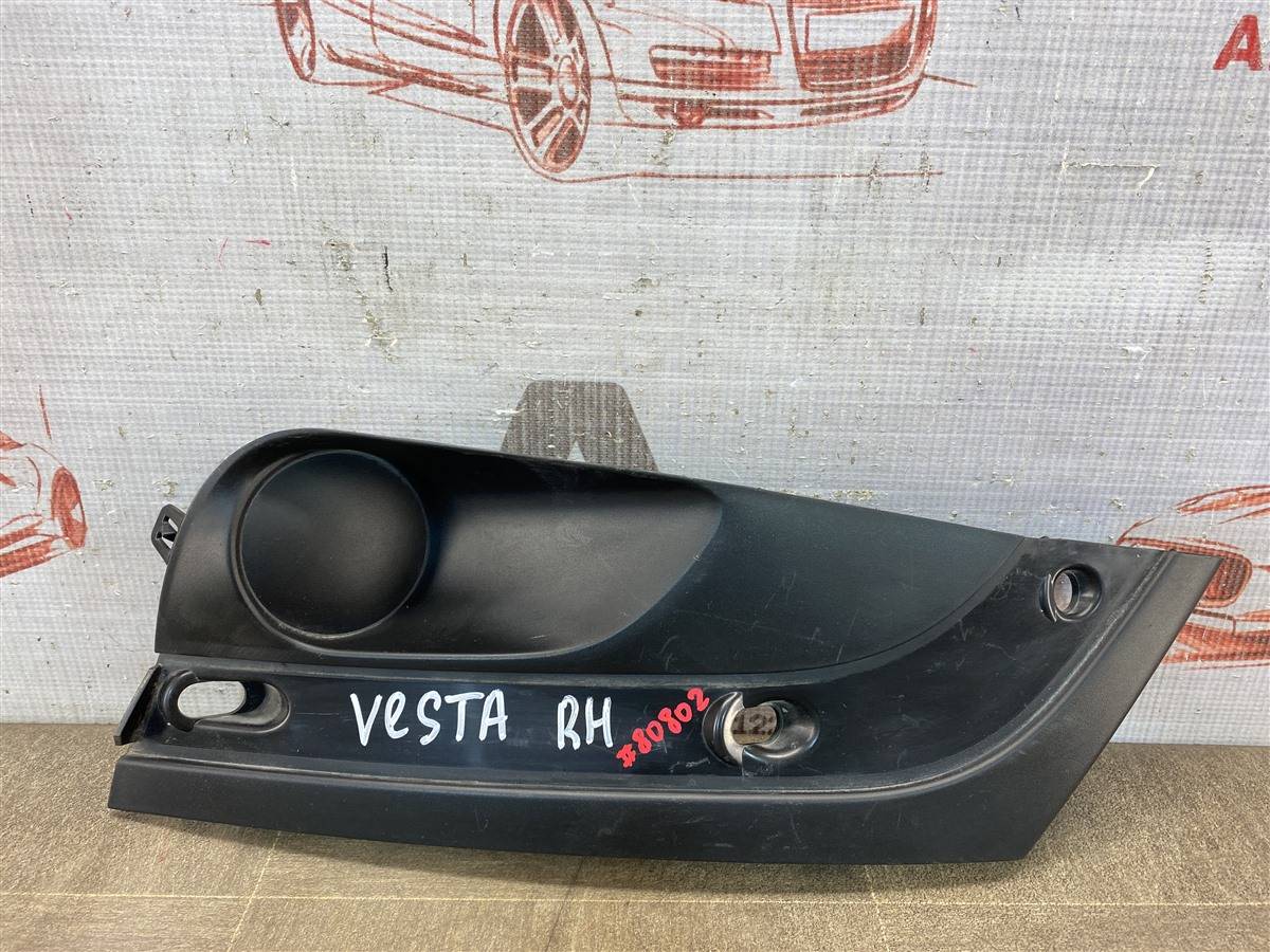 Заглушка противотуманной фары Lada Vesta правая
