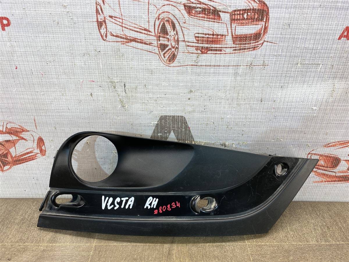 Накладка противотуманной фары / ходового огня Lada Vesta правая
