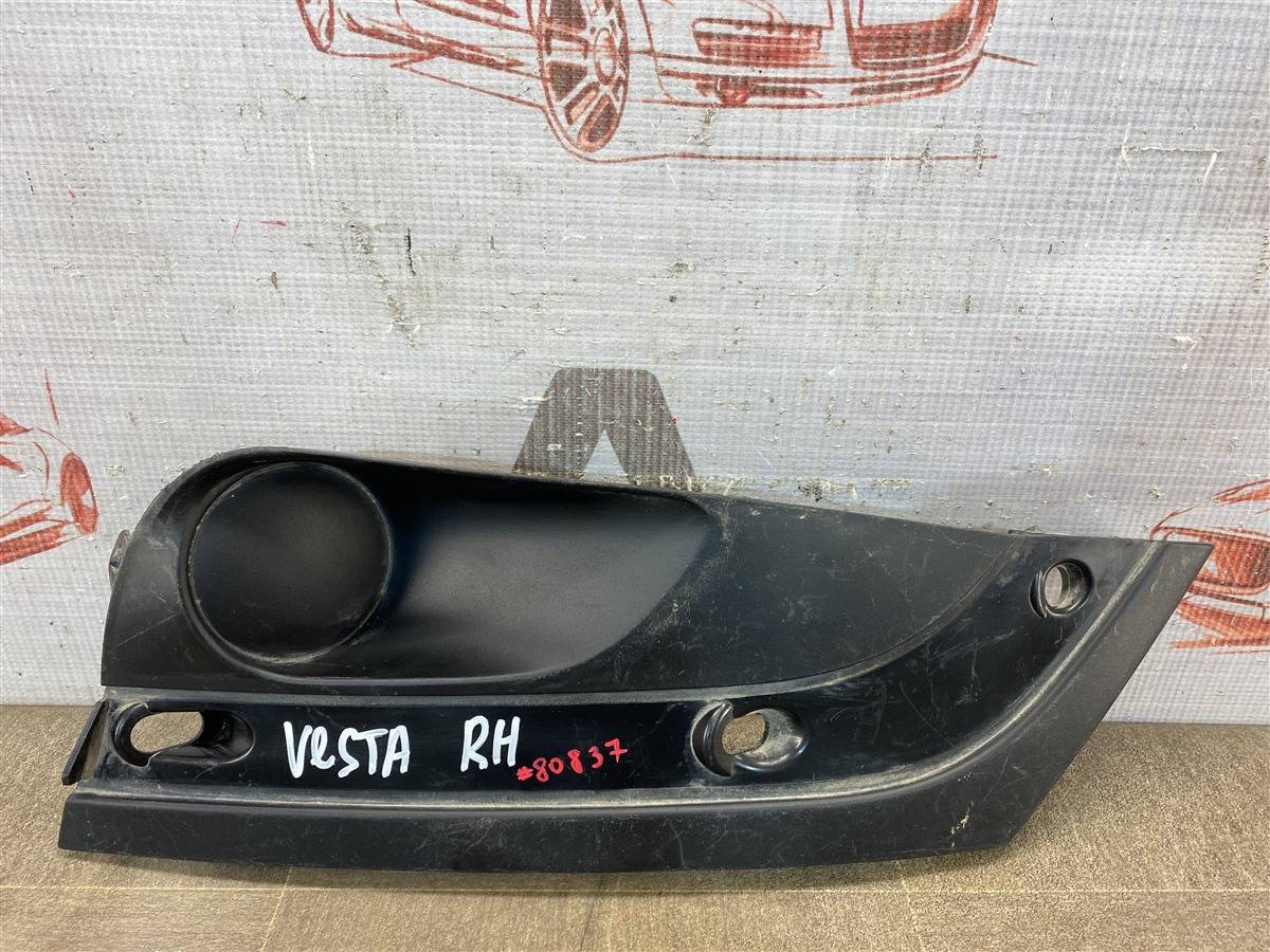Заглушка противотуманной фары Lada Vesta правая