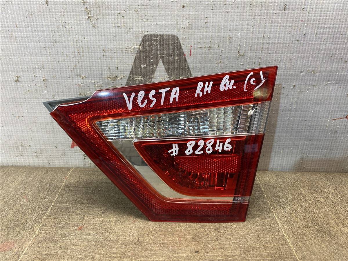 Фонарь правый - вставка в дверь / крышку багажника Lada Vesta