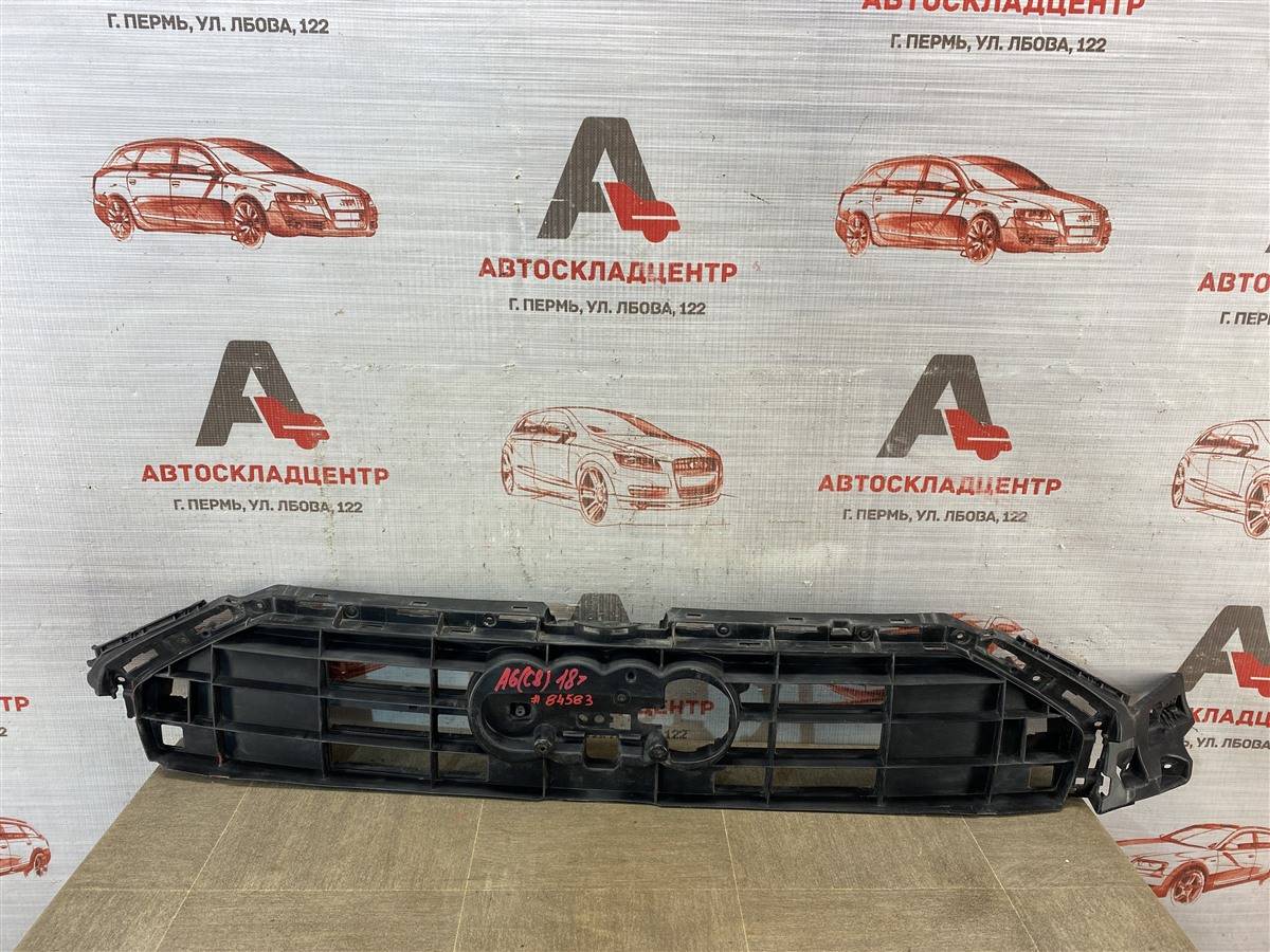 Кронштейн решетка радиатора Audi A6 (C8) 2018-Н.в.