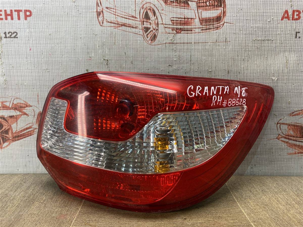 Фонарь правый Lada Granta