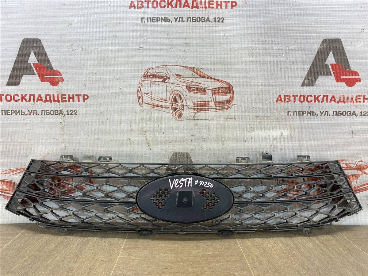 Решетка радиатора Lada Vesta