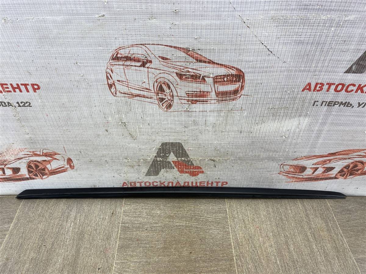 Молдинг ветрового стекла Audi Q8 (2018-Н.в.) правый