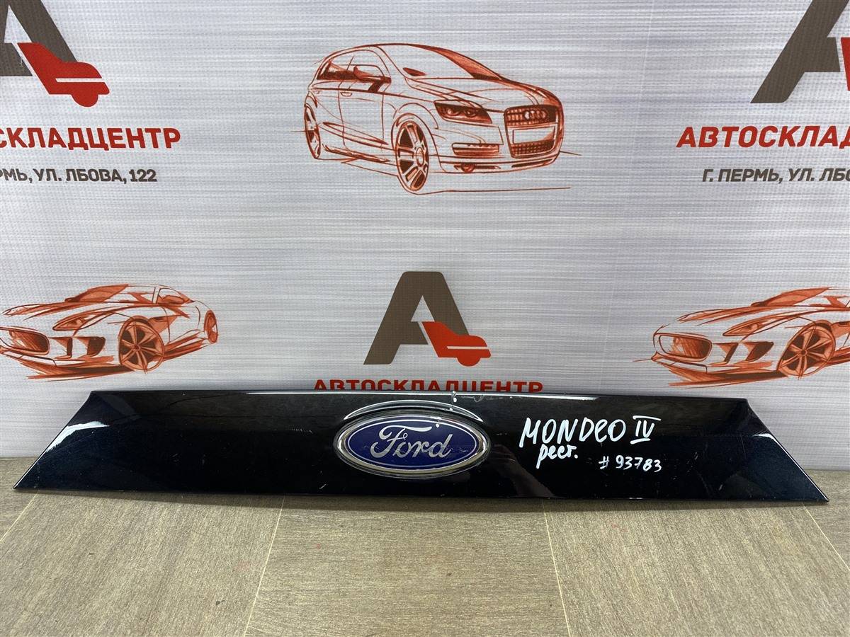 Ручка (молдинг) крышки багажника Ford Mondeo 4 2007-2015 2010
